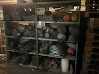 Magazijnstelling met inhoud - afbeelding 1 van  5