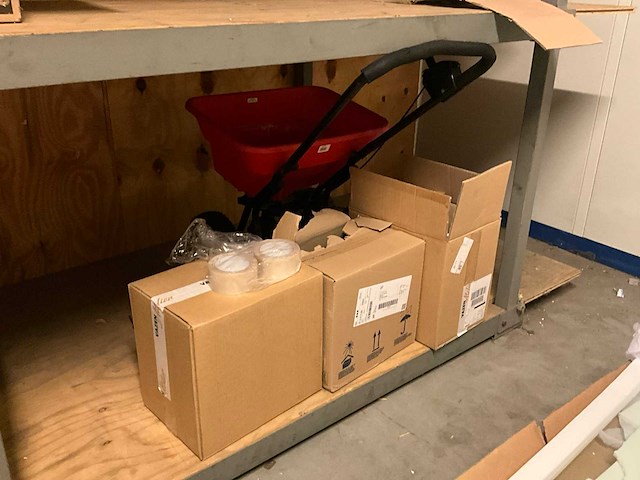 Magazijnstelling met inhoud - afbeelding 8 van  12