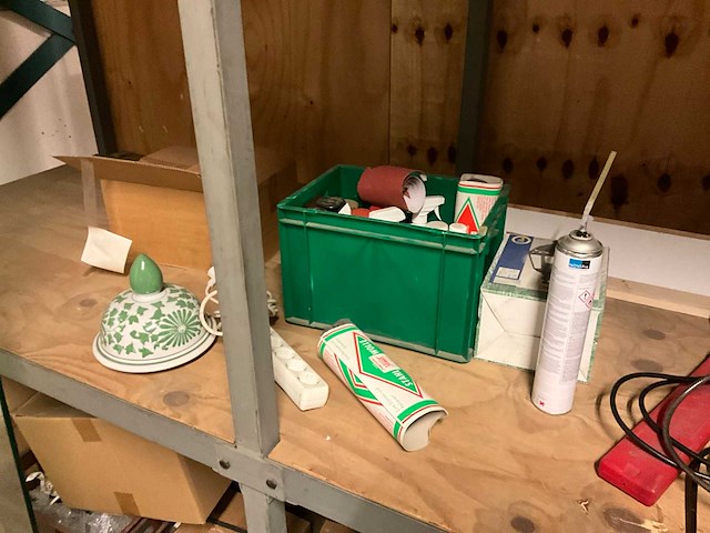 Magazijnstelling met inhoud - afbeelding 12 van  12