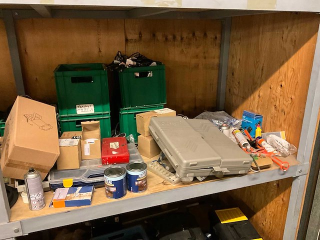 Magazijnstelling met inhoud - afbeelding 9 van  12