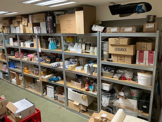 Magazijnstelling, met inhoud. - afbeelding 1 van  12