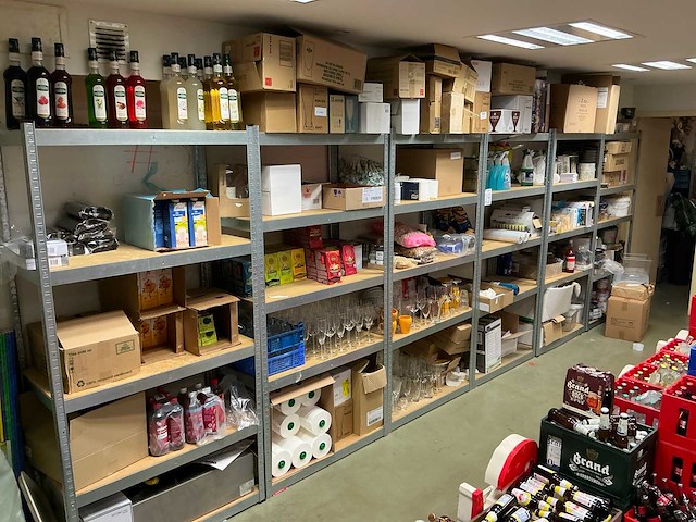 Magazijnstelling, met inhoud. - afbeelding 5 van  12