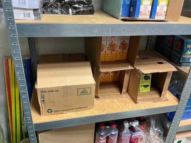 Magazijnstelling, met inhoud. - afbeelding 7 van  12