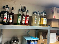 Magazijnstelling, met inhoud. - afbeelding 8 van  12