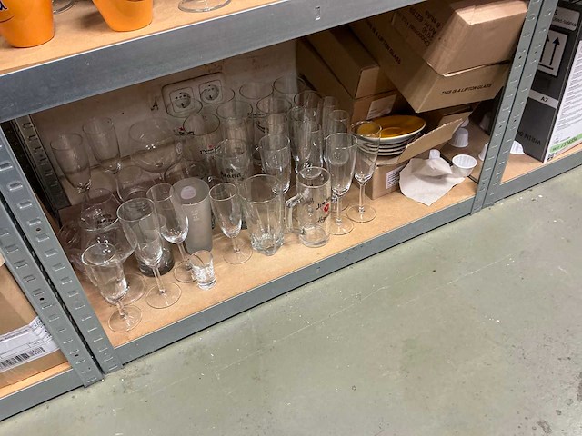 Magazijnstelling, met inhoud. - afbeelding 11 van  12