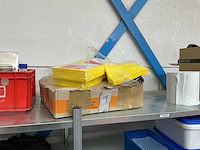 Magazijnstelling met inhoud - afbeelding 2 van  17