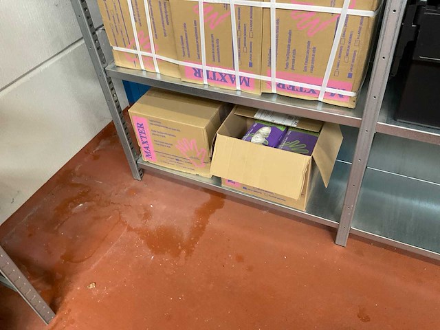Magazijnstelling met inhoud - afbeelding 16 van  17