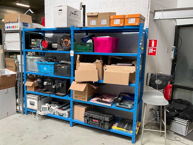 Magazijnstelling met inhoud - afbeelding 1 van  8