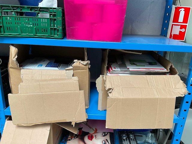 Magazijnstelling met inhoud - afbeelding 8 van  8