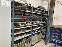 Magazijnstelling met inhoud - afbeelding 1 van  1