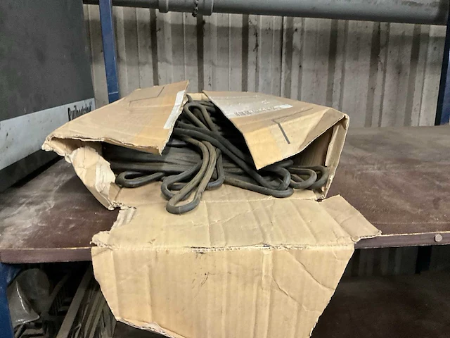 Magazijnstelling met inhoud - afbeelding 4 van  26