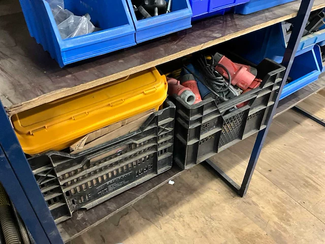 Magazijnstelling met inhoud - afbeelding 8 van  26