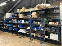 Magazijnstelling met inhoud