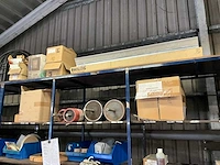 Magazijnstelling met inhoud - afbeelding 21 van  26