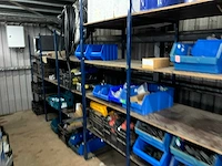 Magazijnstelling met inhoud - afbeelding 24 van  26