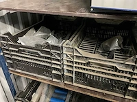 Magazijnstelling met inhoud - afbeelding 25 van  26