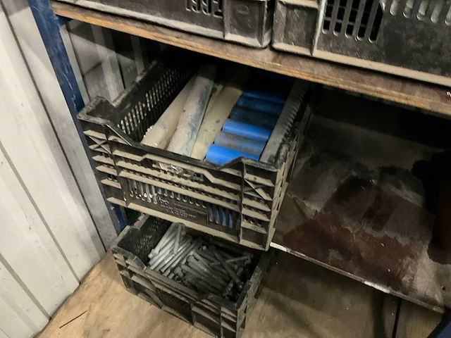 Magazijnstelling met inhoud - afbeelding 26 van  26