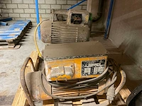 Magazijnstelling met inhoud - afbeelding 2 van  11