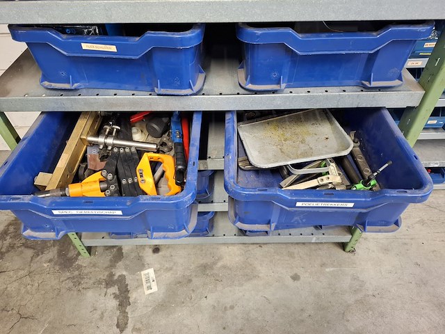 Magazijnstelling met inhoud - afbeelding 6 van  20