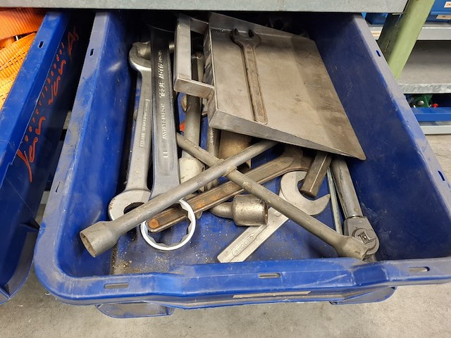 Magazijnstelling met inhoud - afbeelding 10 van  20