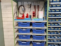 Magazijnstelling met inhoud - afbeelding 1 van  20