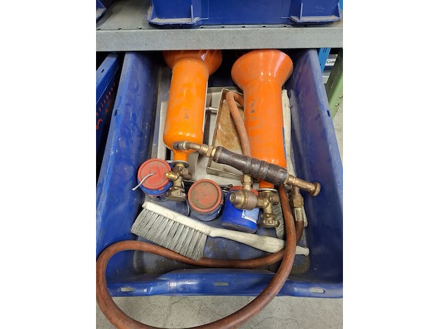 Magazijnstelling met inhoud - afbeelding 13 van  20