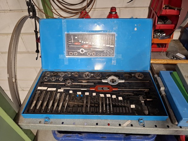 Magazijnstelling met inhoud - afbeelding 18 van  20