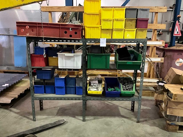 Magazijnstelling met inhoud - afbeelding 2 van  8