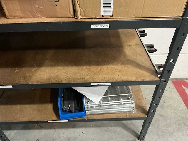 Magazijnstelling met inhoud - afbeelding 3 van  11