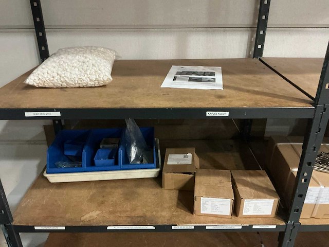 Magazijnstelling met inhoud - afbeelding 8 van  11