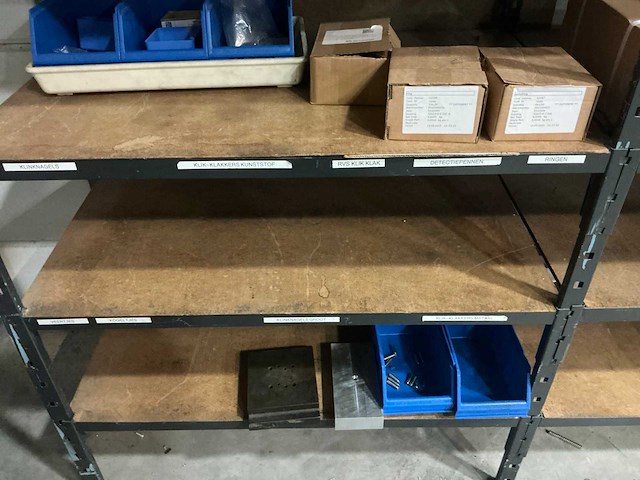 Magazijnstelling met inhoud - afbeelding 9 van  11