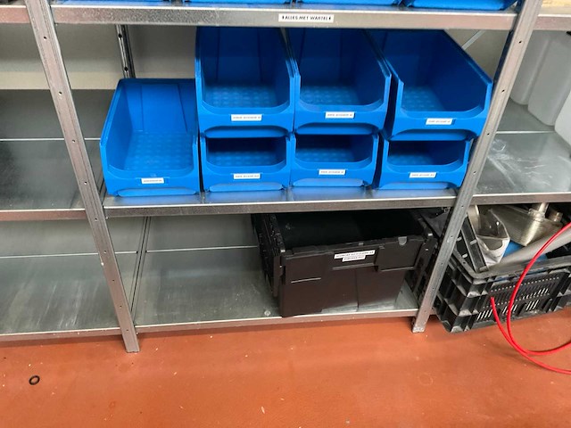 Magazijnstelling met inhoud - afbeelding 6 van  17