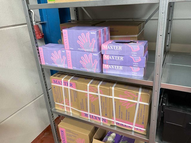 Magazijnstelling met inhoud - afbeelding 15 van  17