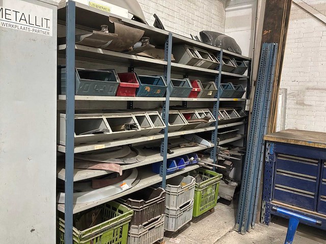 Magazijnstelling met inhoud - afbeelding 1 van  6