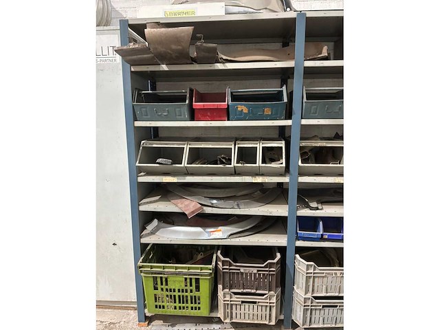 Magazijnstelling met inhoud - afbeelding 2 van  6