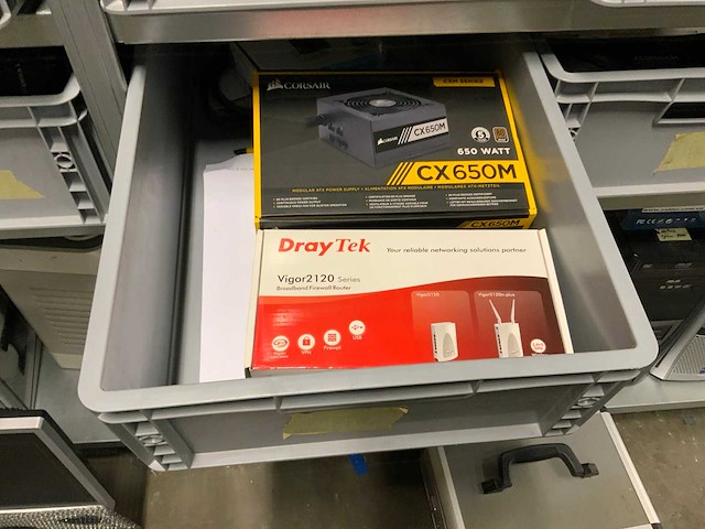 Magazijnstelling met kabels - afbeelding 2 van  24