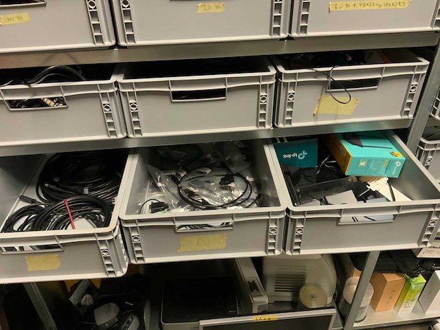 Magazijnstelling met kabels - afbeelding 6 van  24