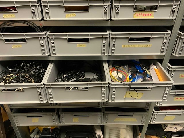 Magazijnstelling met kabels - afbeelding 7 van  24