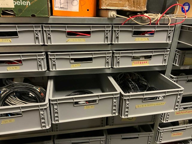 Magazijnstelling met kabels - afbeelding 8 van  24