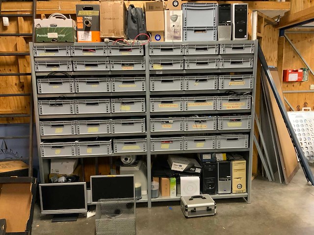 Magazijnstelling met kabels - afbeelding 1 van  24