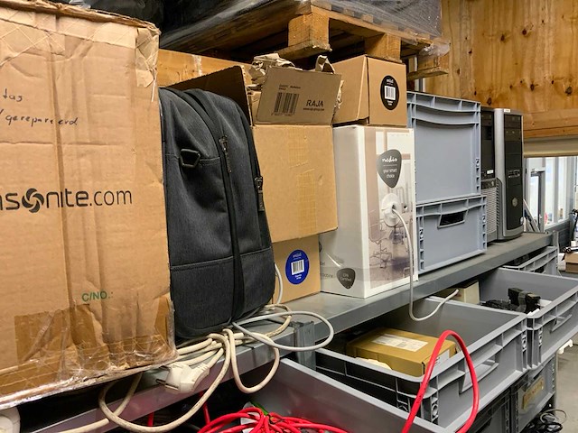 Magazijnstelling met kabels - afbeelding 14 van  24