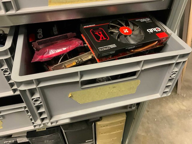 Magazijnstelling met kabels - afbeelding 19 van  24