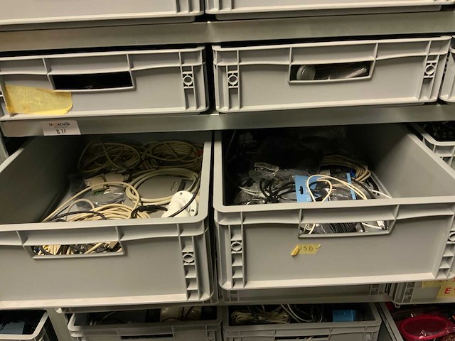 Magazijnstelling met kabels - afbeelding 21 van  24