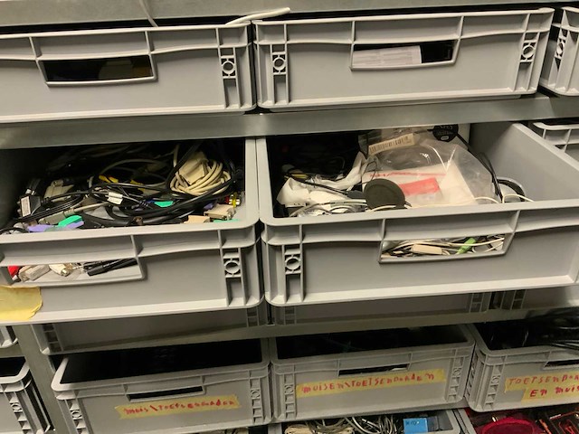 Magazijnstelling met kabels - afbeelding 22 van  24