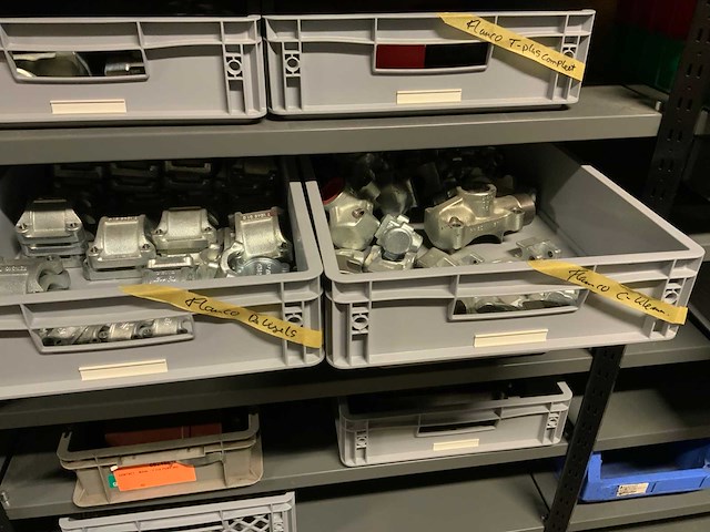 Magazijnstelling met metaalwaren - afbeelding 4 van  24