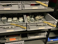 Magazijnstelling met metaalwaren - afbeelding 4 van  24