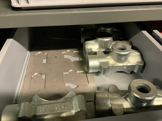 Magazijnstelling met metaalwaren - afbeelding 6 van  24