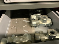 Magazijnstelling met metaalwaren - afbeelding 6 van  24