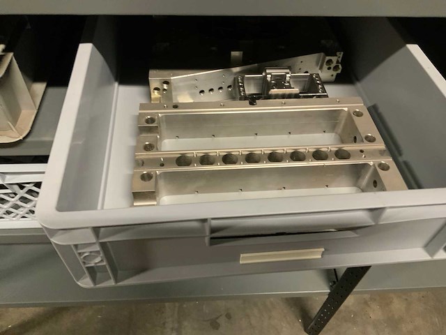 Magazijnstelling met metaalwaren - afbeelding 9 van  24