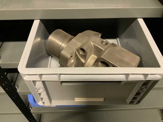 Magazijnstelling met metaalwaren - afbeelding 13 van  24